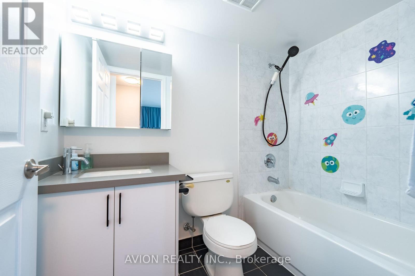 802 - 5500 Yonge Street W, Toronto, ON - Indoor Photo Showing Bathroom