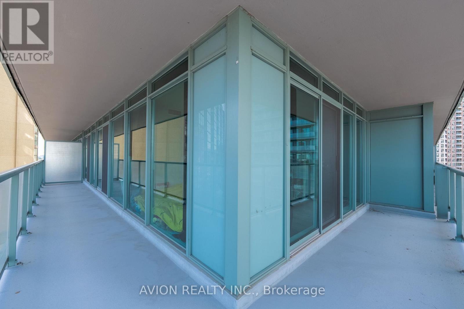 802 - 5500 Yonge Street W, Toronto, ON - Outdoor With Exterior