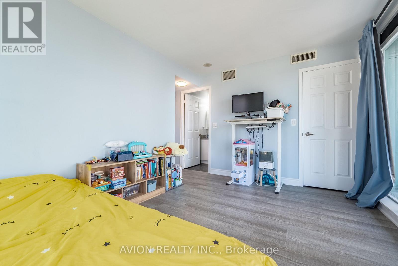 802 - 5500 Yonge Street W, Toronto, ON - Indoor