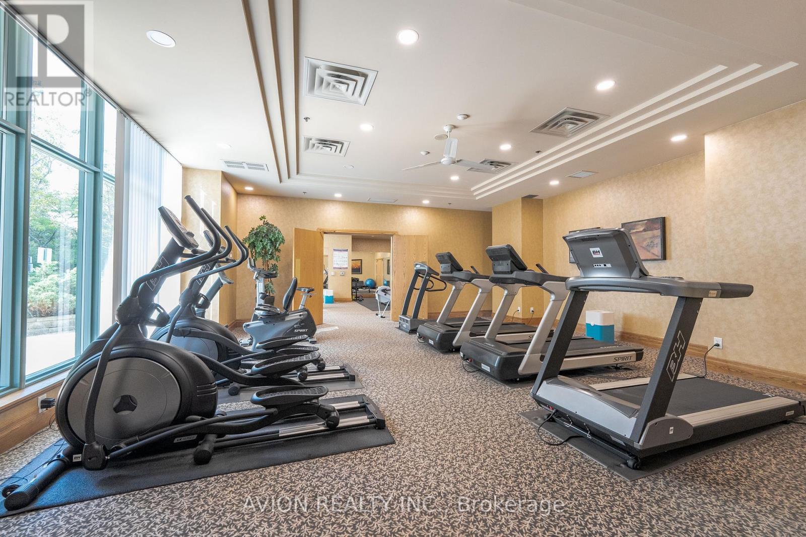 802 - 5500 Yonge Street W, Toronto, ON - Indoor Photo Showing Gym Room