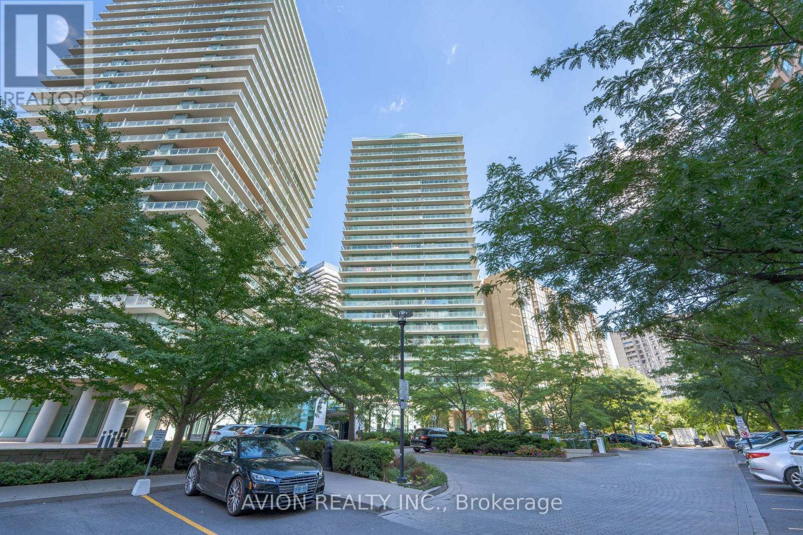 802 - 5500 Yonge Street W, Toronto, ON - Outdoor