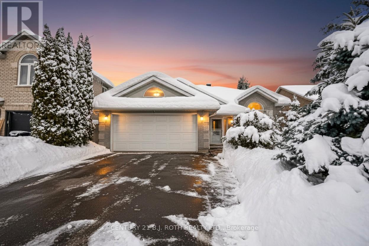 55 Bloxham Place, Barrie, ON - Outdoor With Facade