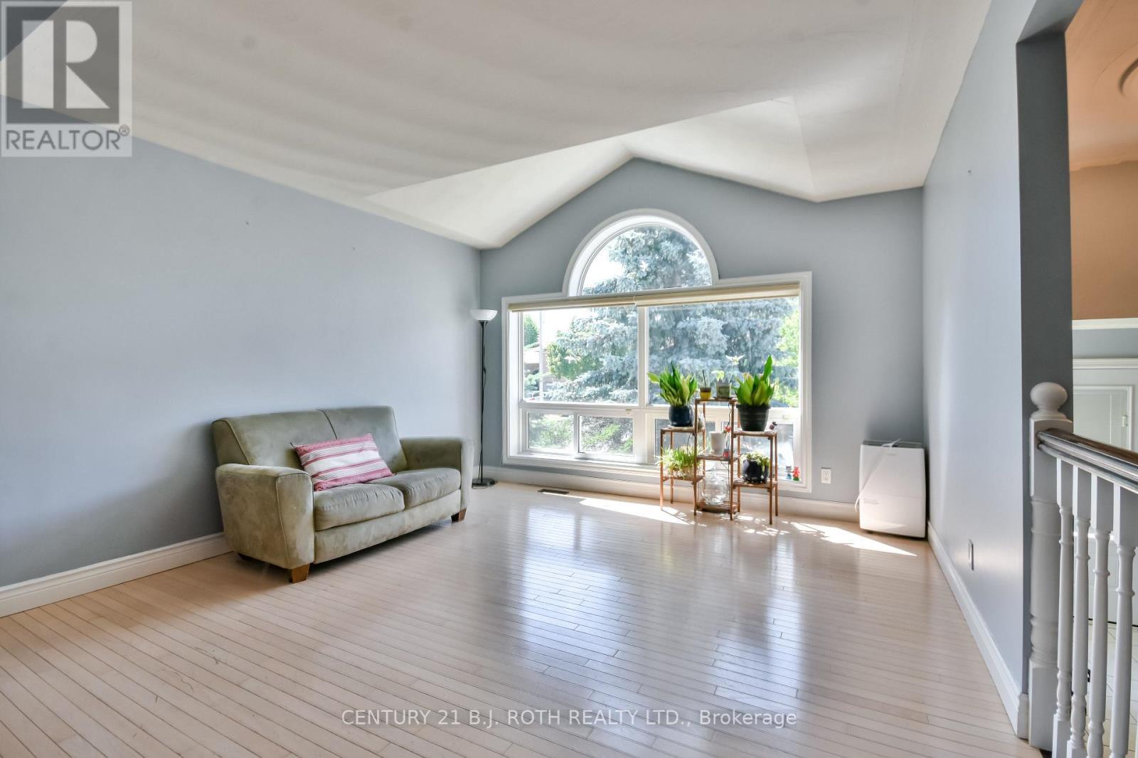 55 Bloxham Place, Barrie, ON - Indoor Photo Showing Living Room