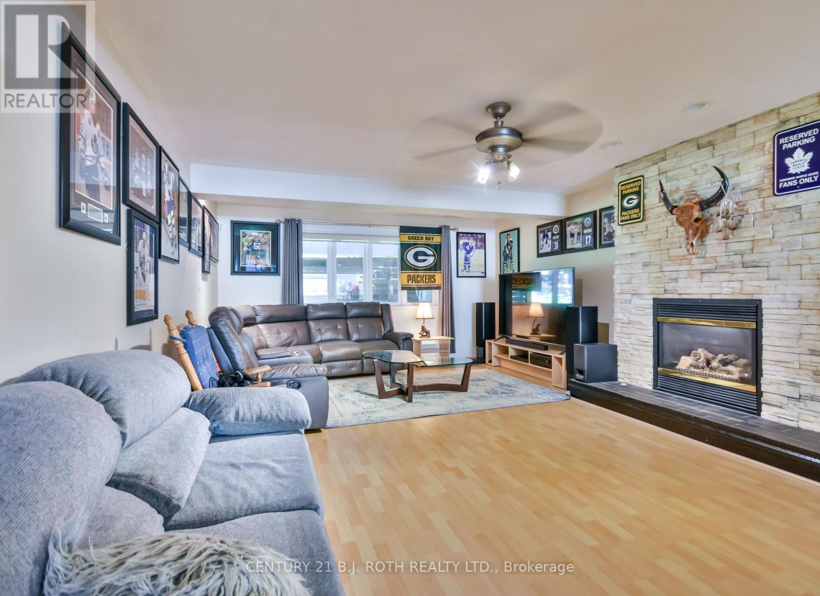55 Bloxham Place, Barrie, ON - Indoor Photo Showing Living Room With Fireplace