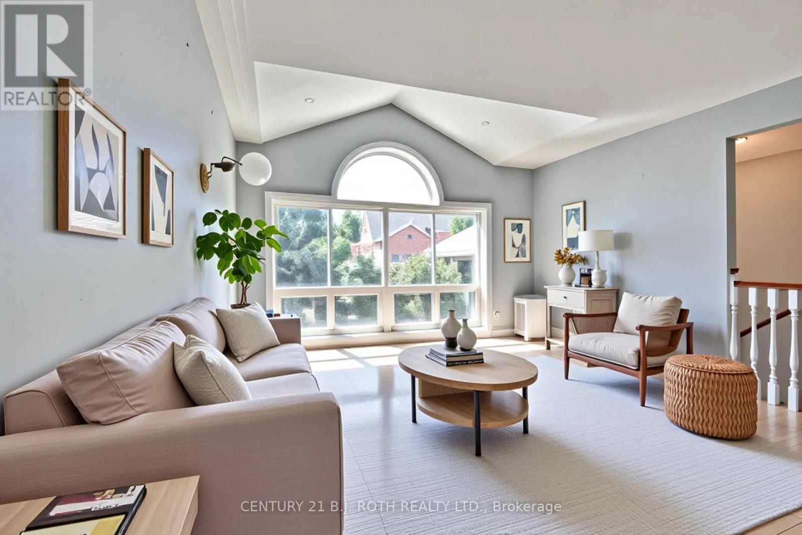 55 Bloxham Place, Barrie, ON - Indoor Photo Showing Living Room