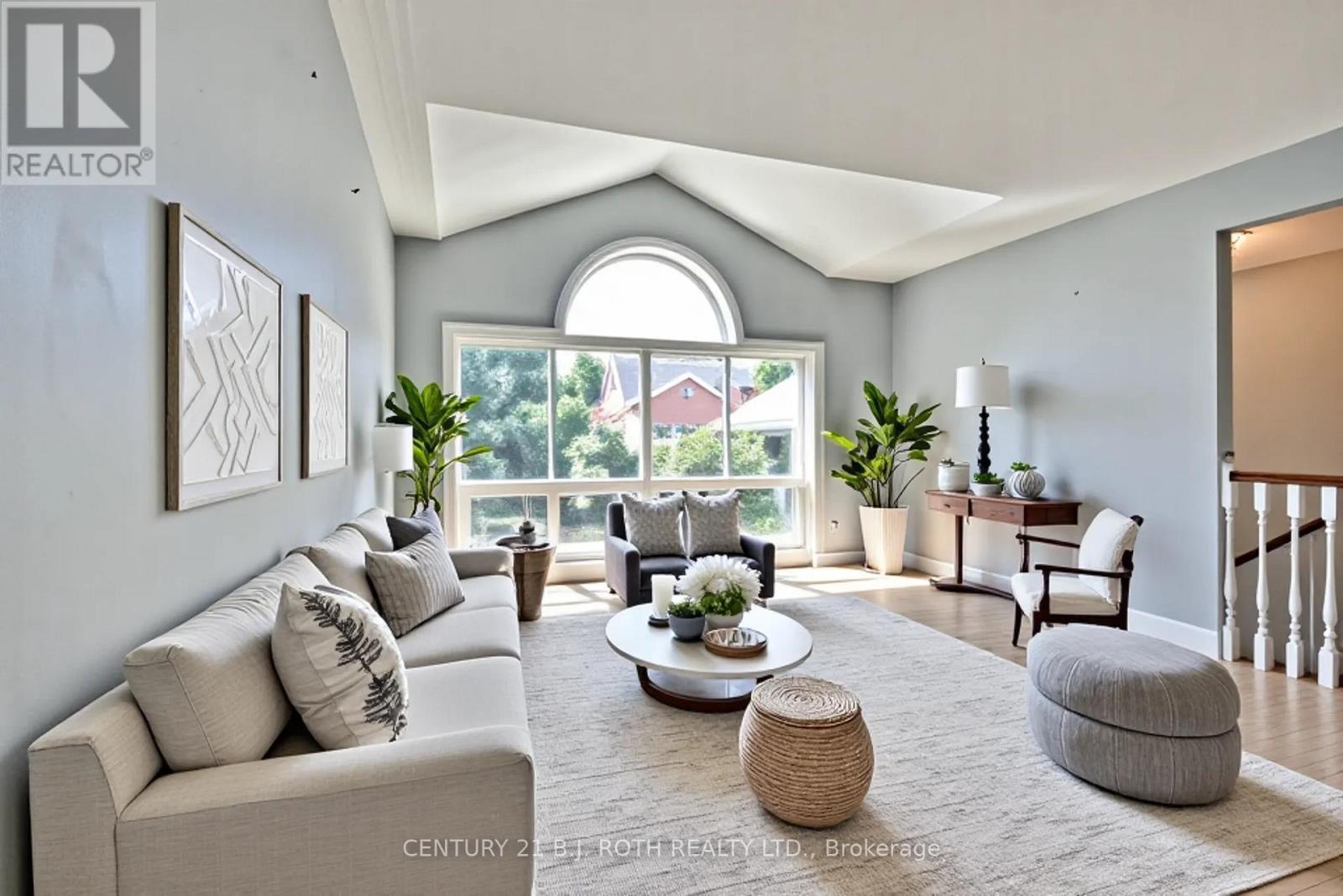 55 Bloxham Place, Barrie, ON - Indoor Photo Showing Living Room