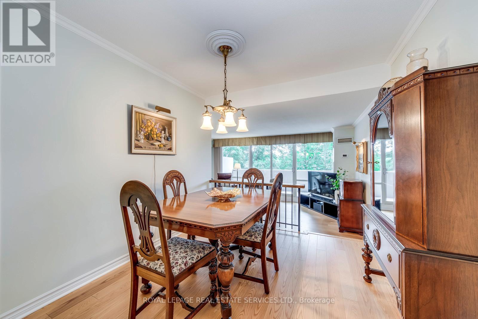 405 - 240 Scarlett Road, Toronto, ON - Indoor Photo Showing Dining Room