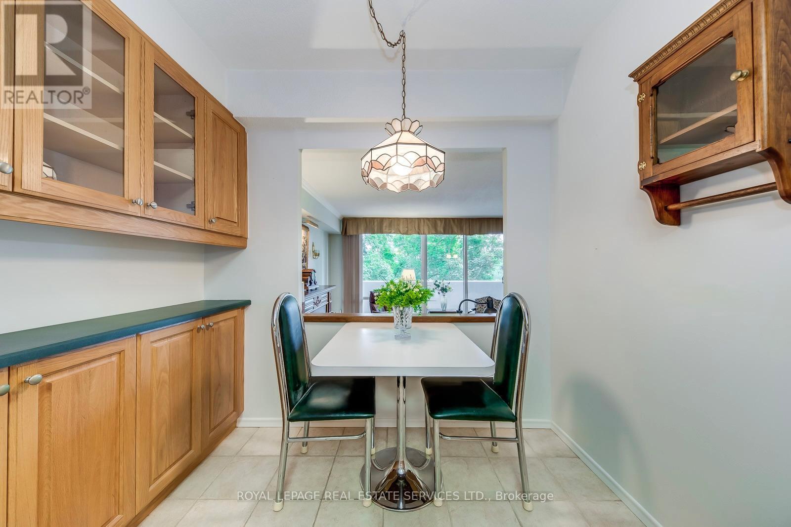 405 - 240 Scarlett Road, Toronto, ON - Indoor Photo Showing Dining Room