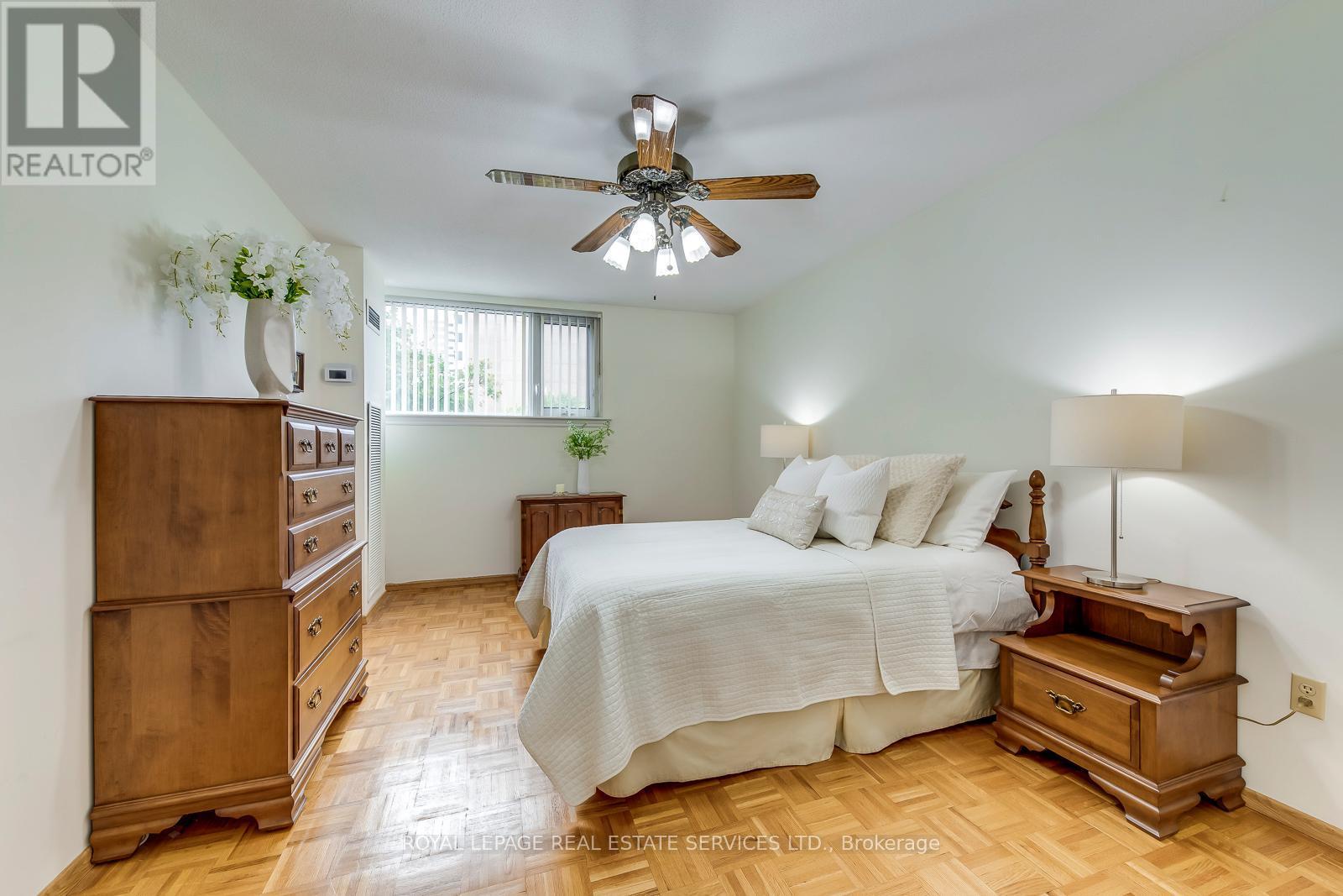 405 - 240 Scarlett Road, Toronto, ON - Indoor Photo Showing Bedroom