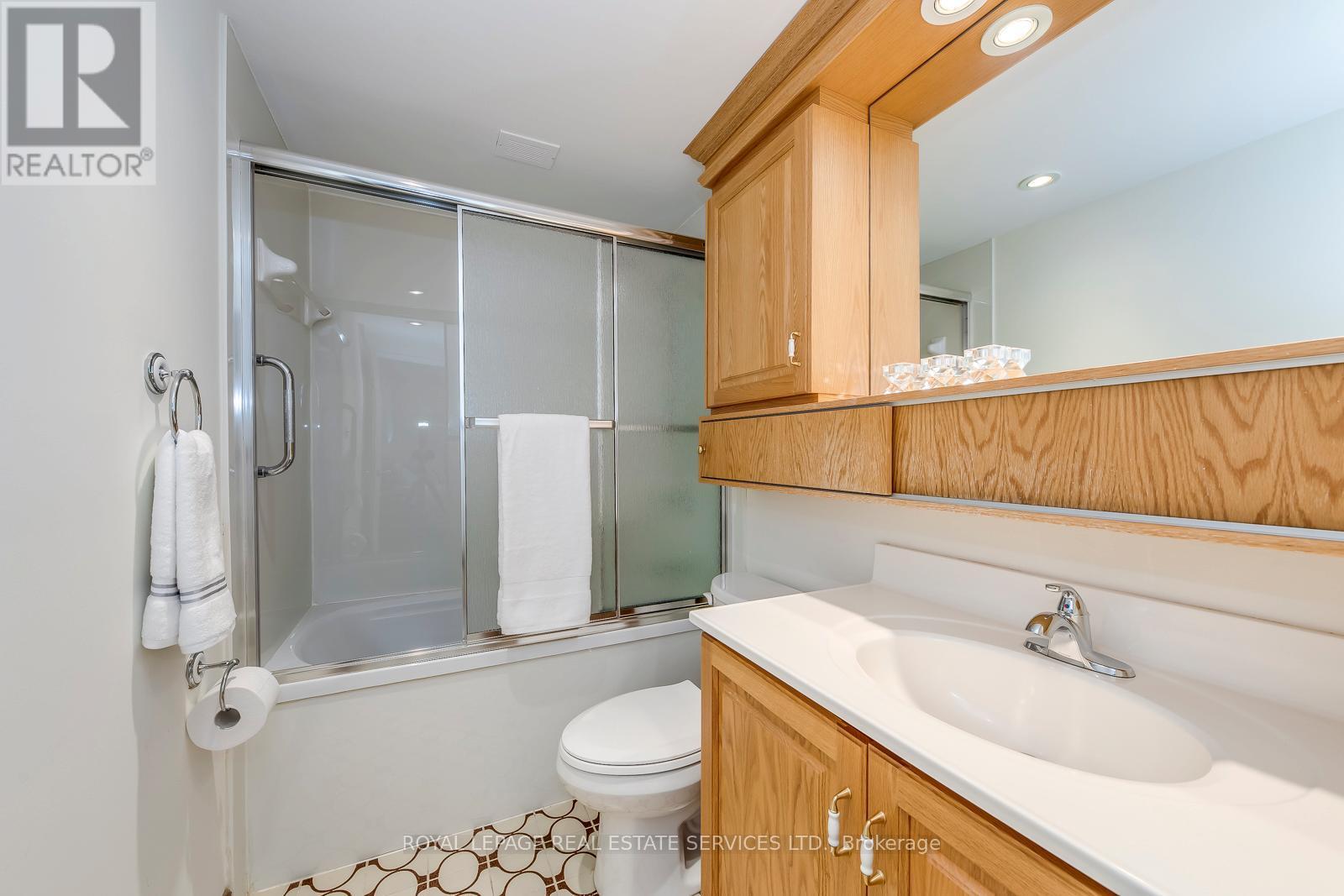 405 - 240 Scarlett Road, Toronto, ON - Indoor Photo Showing Bathroom