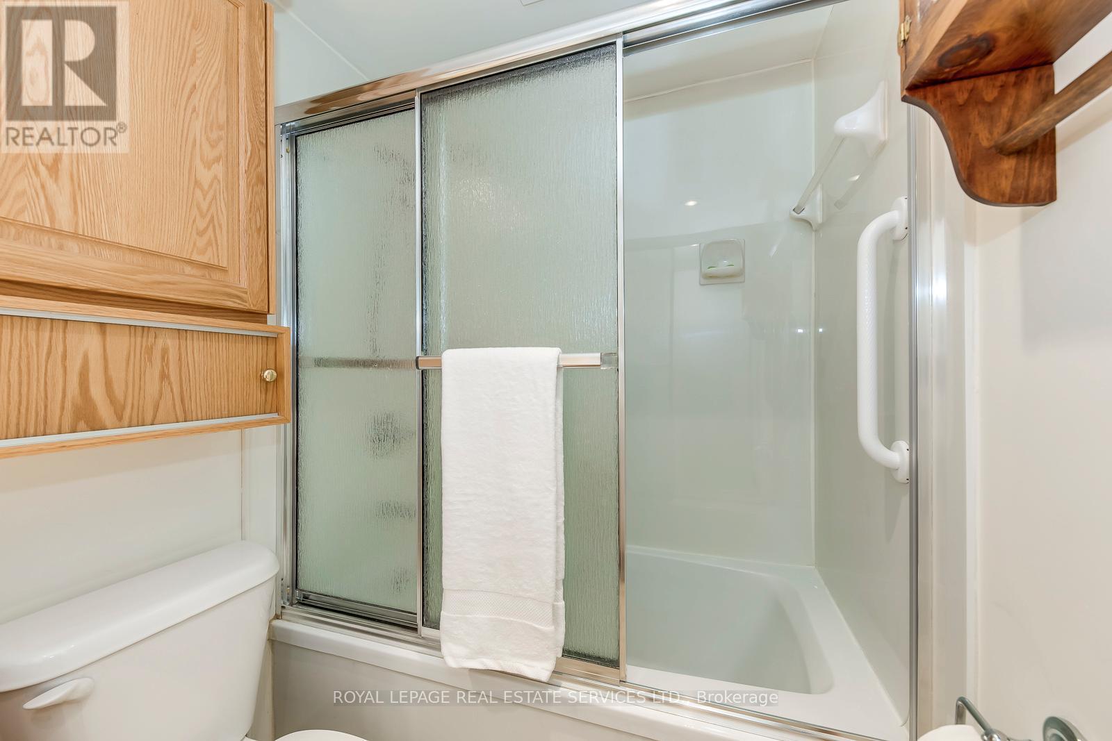 405 - 240 Scarlett Road, Toronto, ON - Indoor Photo Showing Bathroom