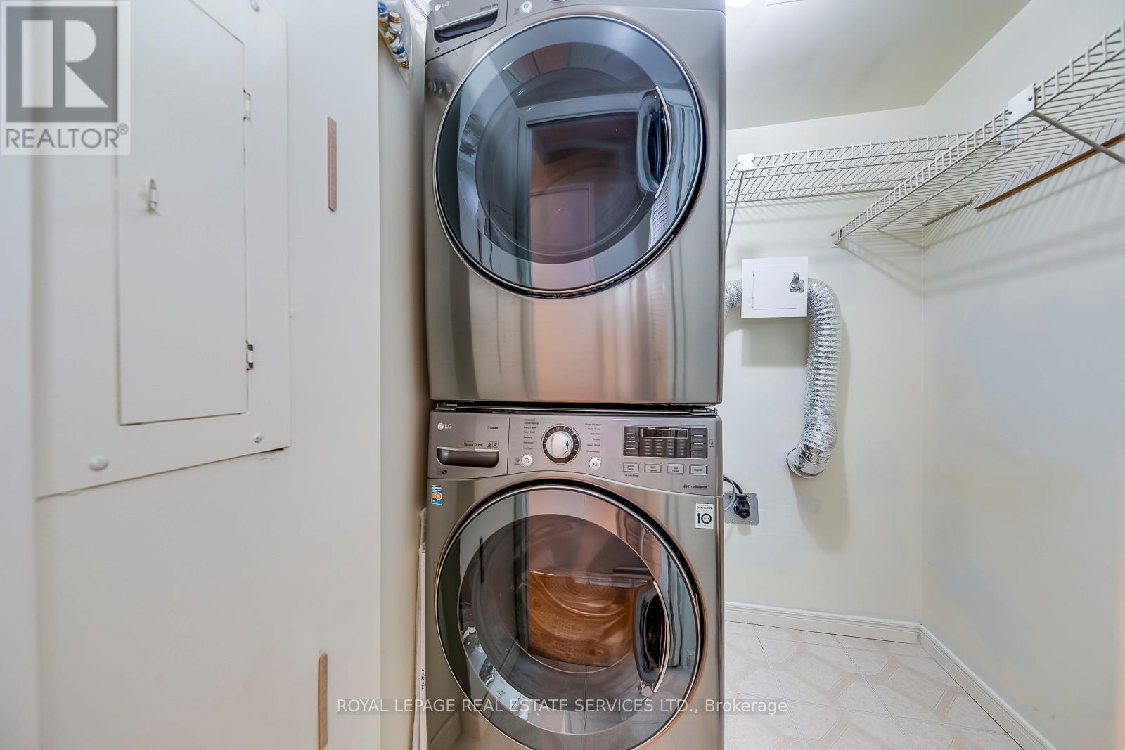 405 - 240 Scarlett Road, Toronto, ON - Indoor Photo Showing Laundry Room