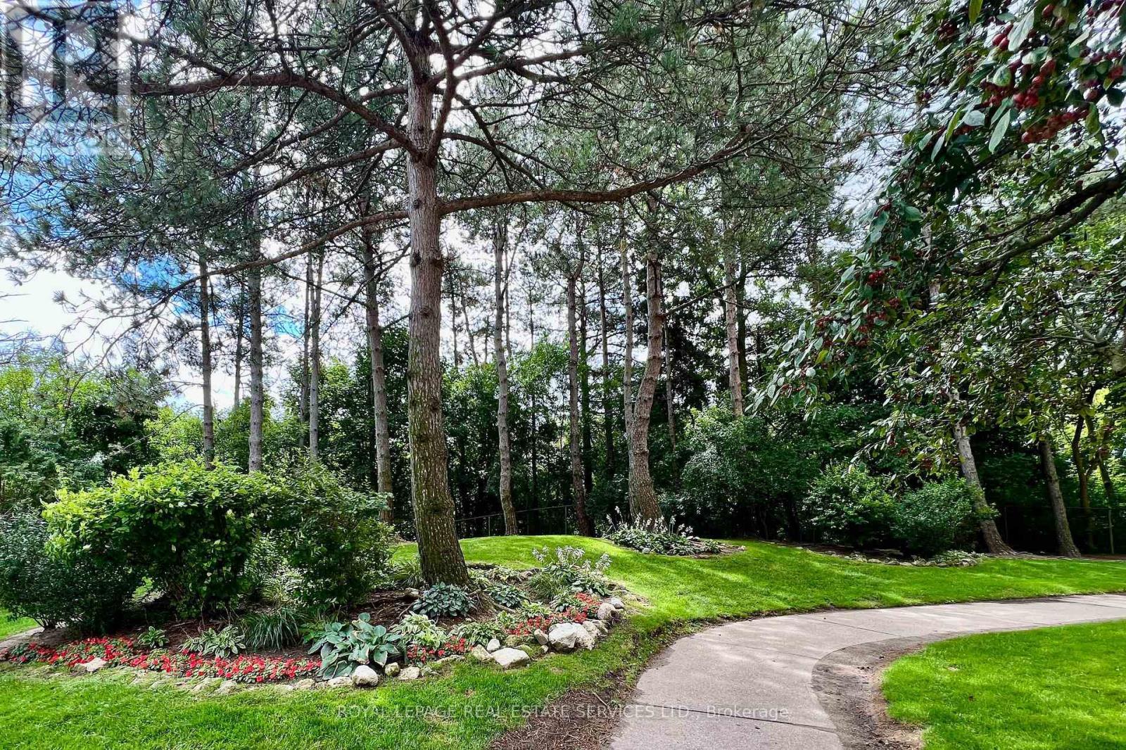 405 - 240 Scarlett Road, Toronto, ON - Outdoor