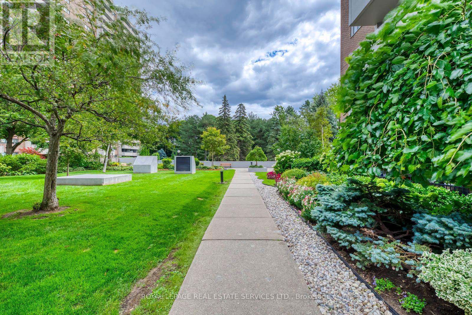 405 - 240 Scarlett Road, Toronto, ON - Outdoor