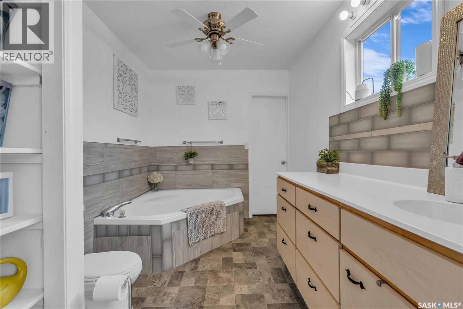 Smith Honoroski Acreage, Leask Rm No. 464, SK - Indoor Photo Showing Bathroom