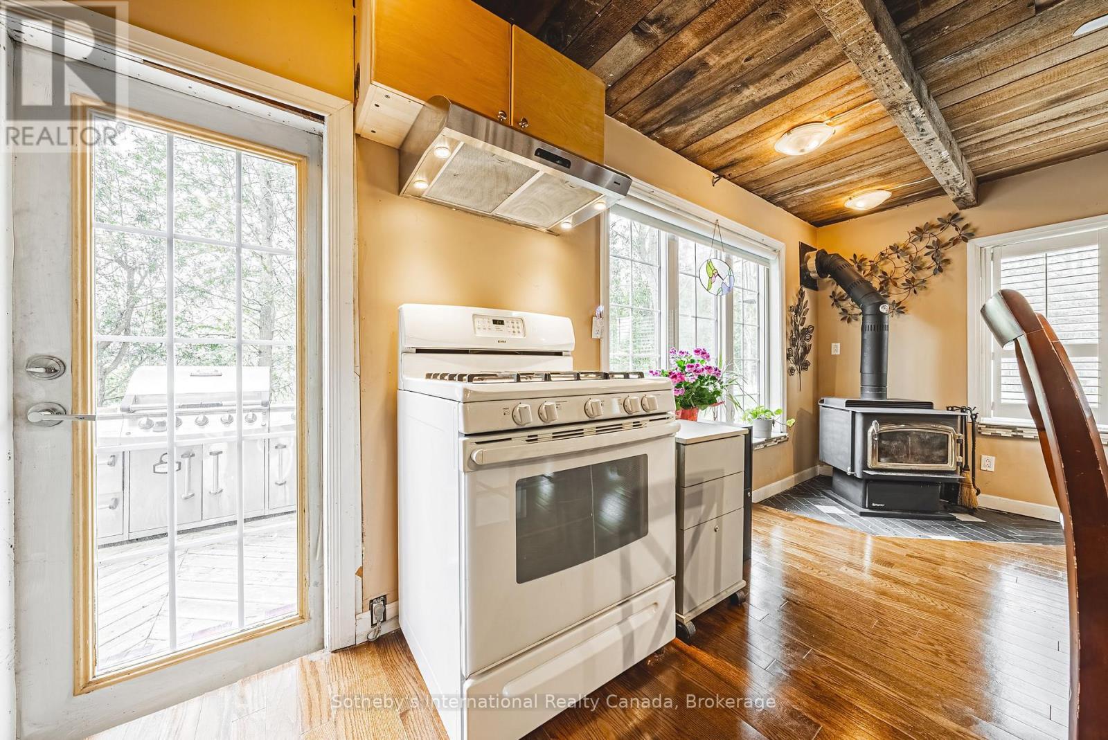 1680 Old Brock Street, Norfolk (Vittoria), ON - Indoor Photo Showing Kitchen