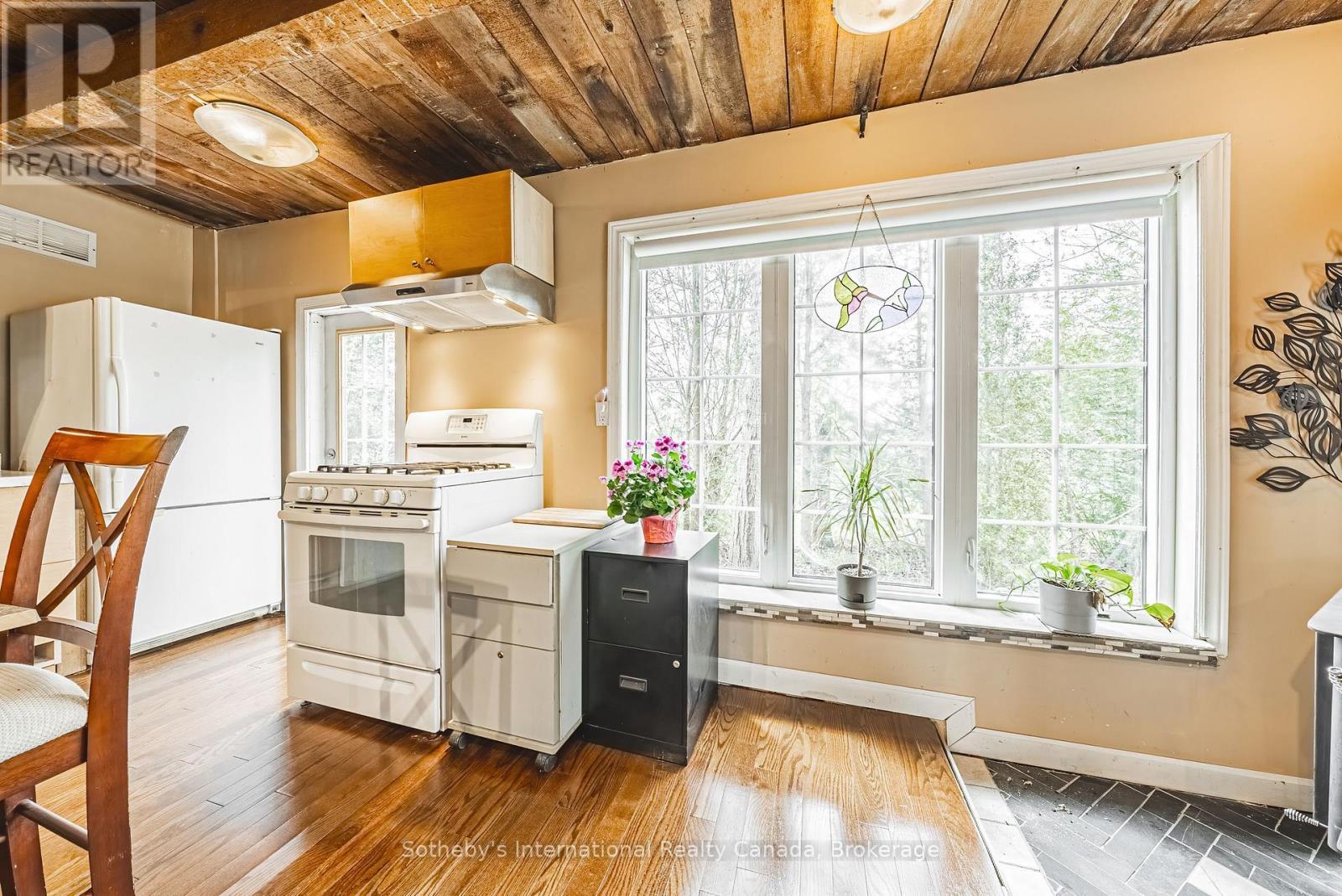 1680 Old Brock Street, Norfolk (Vittoria), ON - Indoor Photo Showing Kitchen