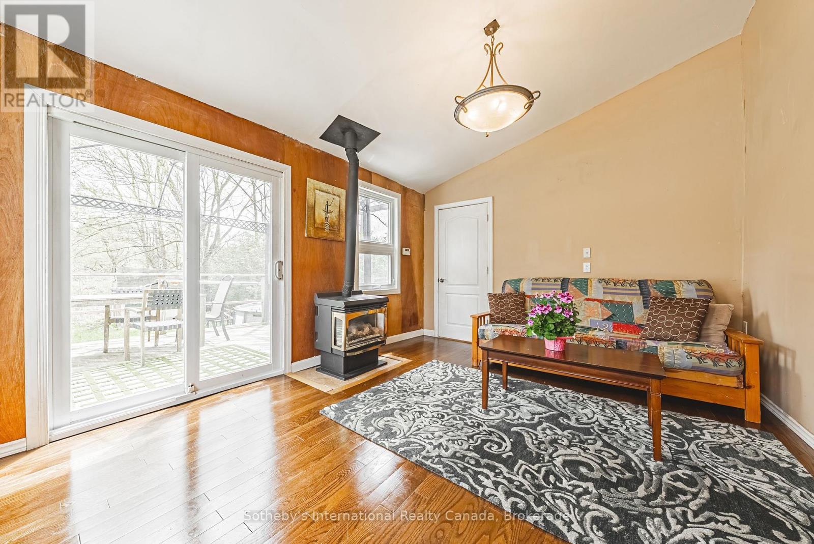 1680 Old Brock Street, Norfolk (Vittoria), ON - Indoor Photo Showing Living Room With Fireplace