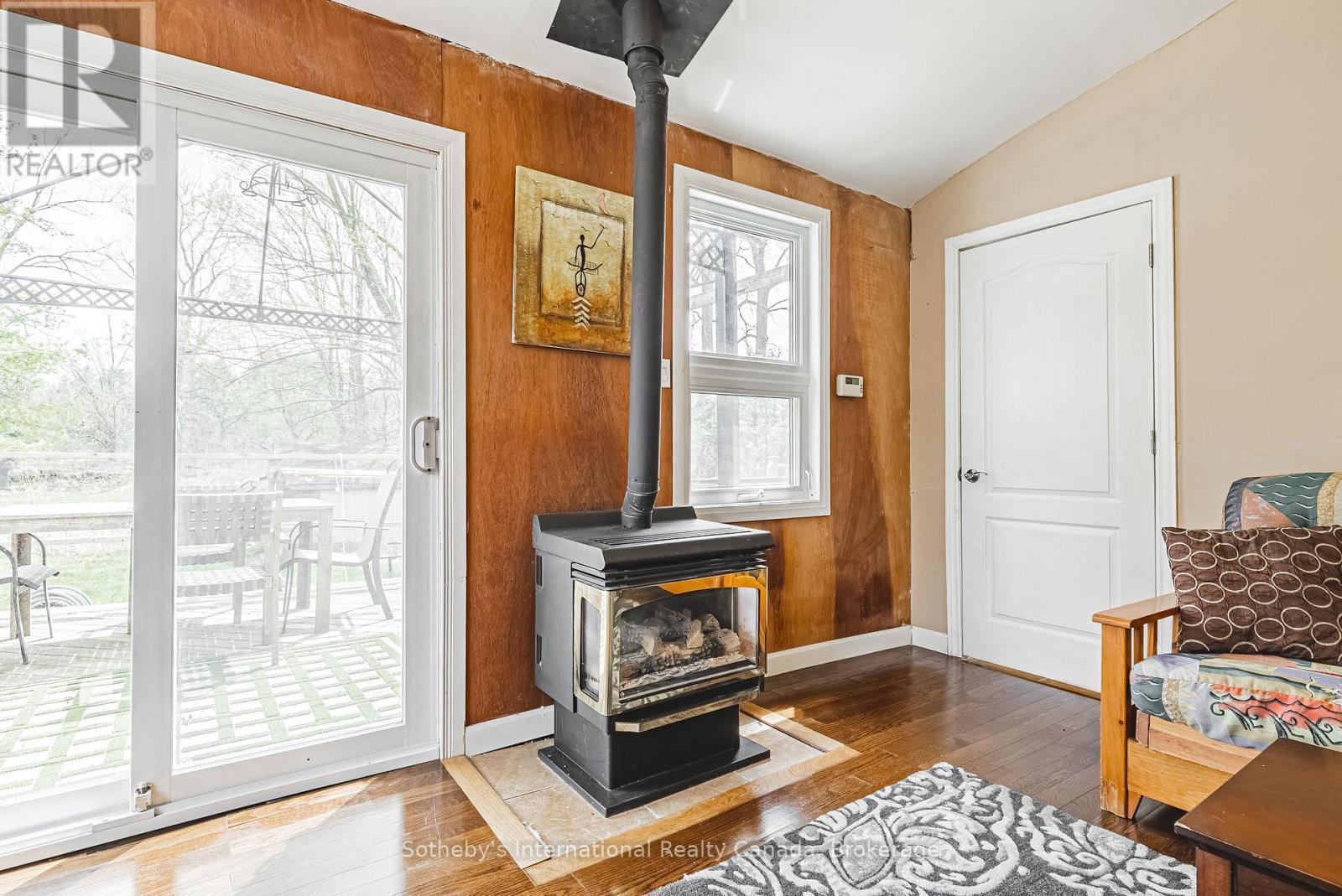 1680 Old Brock Street, Norfolk (Vittoria), ON - Indoor With Fireplace