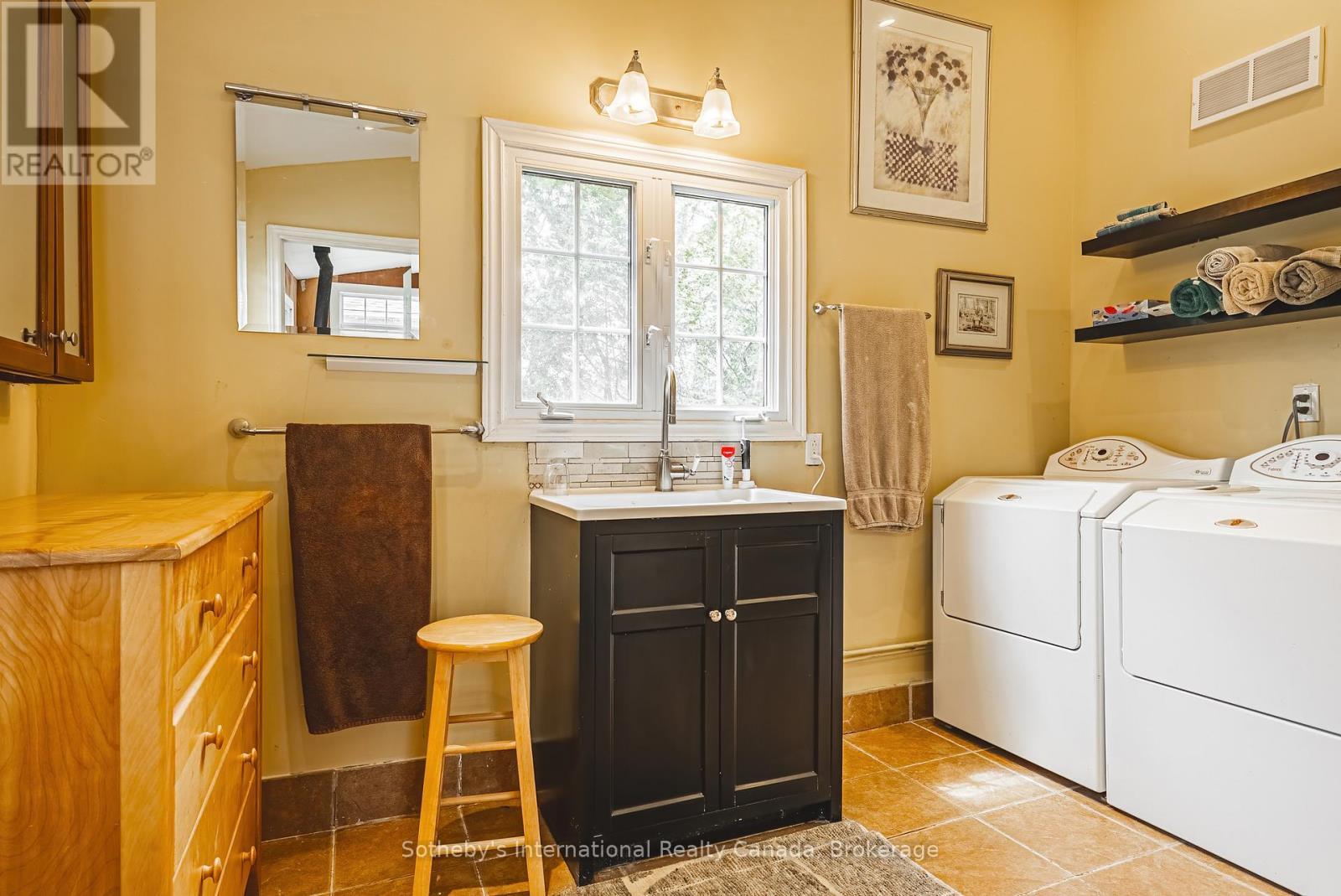 1680 Old Brock Street, Norfolk (Vittoria), ON - Indoor Photo Showing Laundry Room