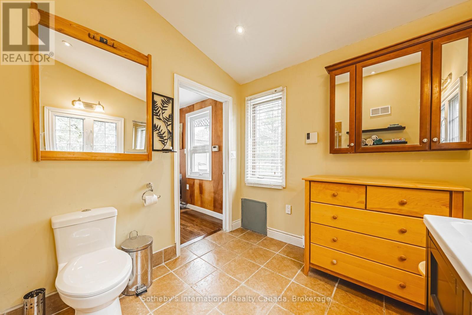 1680 Old Brock Street, Norfolk (Vittoria), ON - Indoor Photo Showing Bathroom