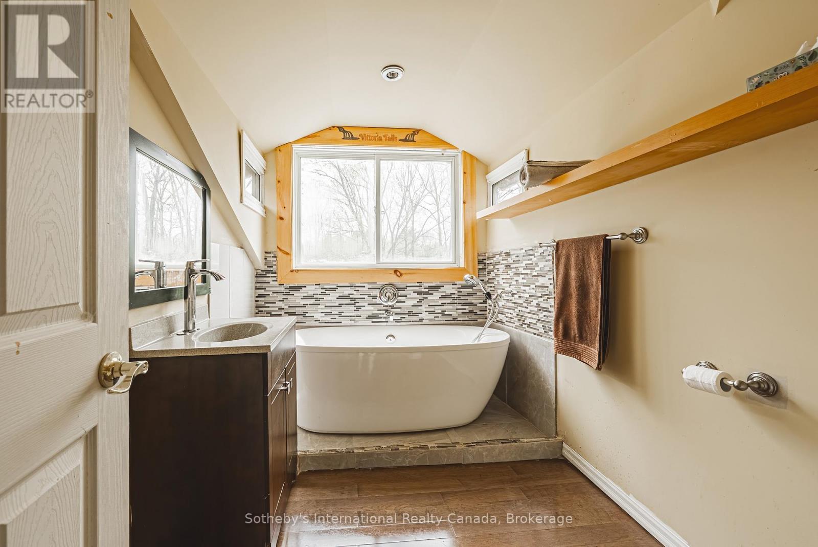 1680 Old Brock Street, Norfolk (Vittoria), ON - Indoor Photo Showing Bathroom