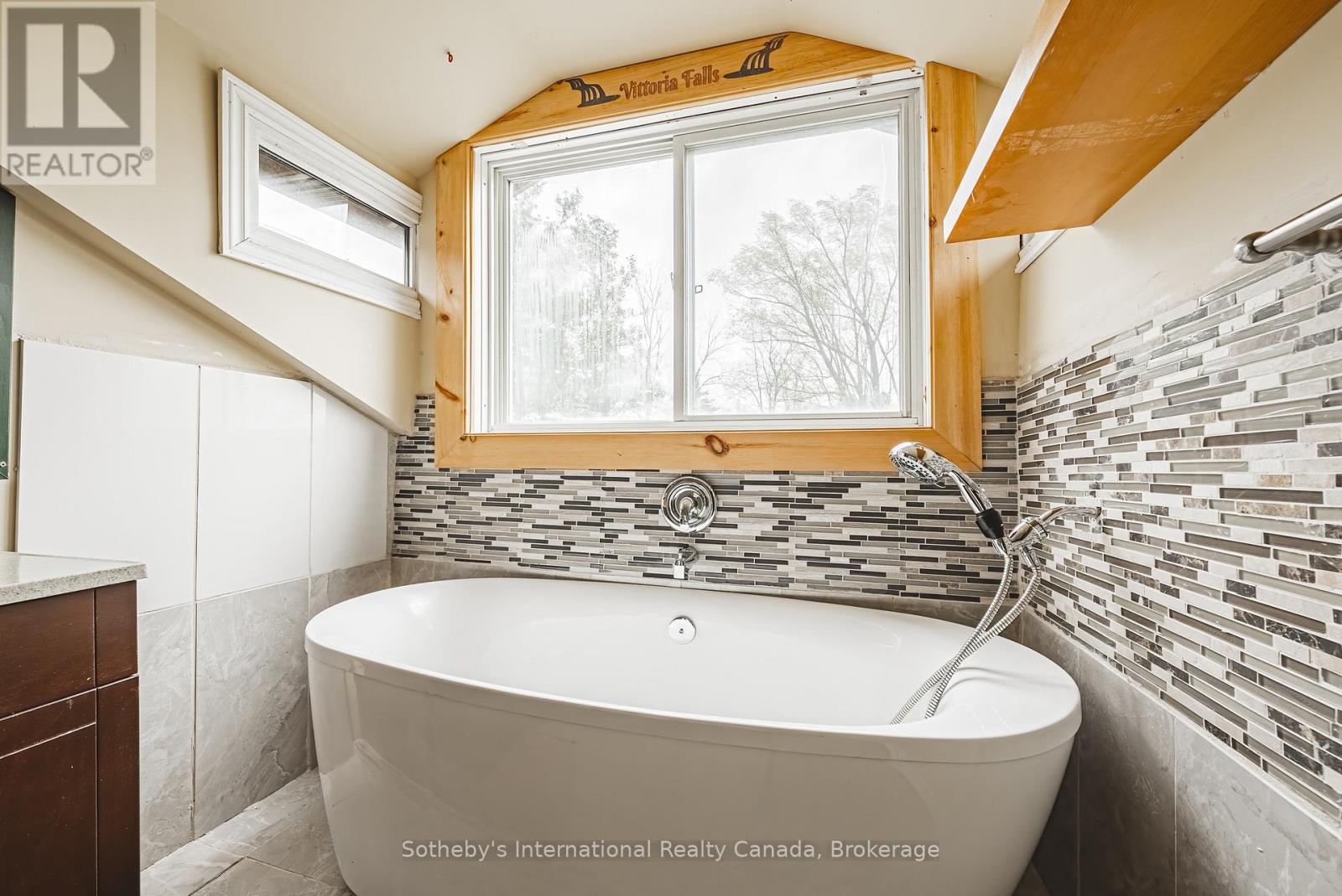 1680 Old Brock Street, Norfolk (Vittoria), ON - Indoor Photo Showing Bathroom