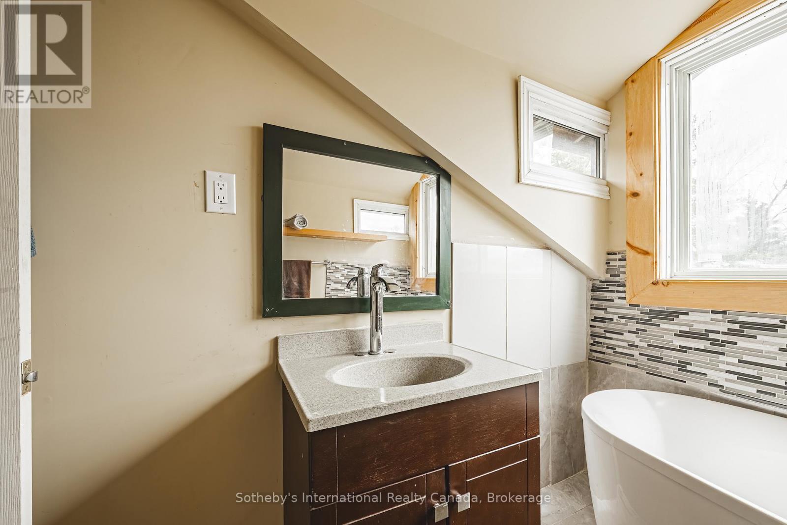 1680 Old Brock Street, Norfolk (Vittoria), ON - Indoor Photo Showing Bathroom