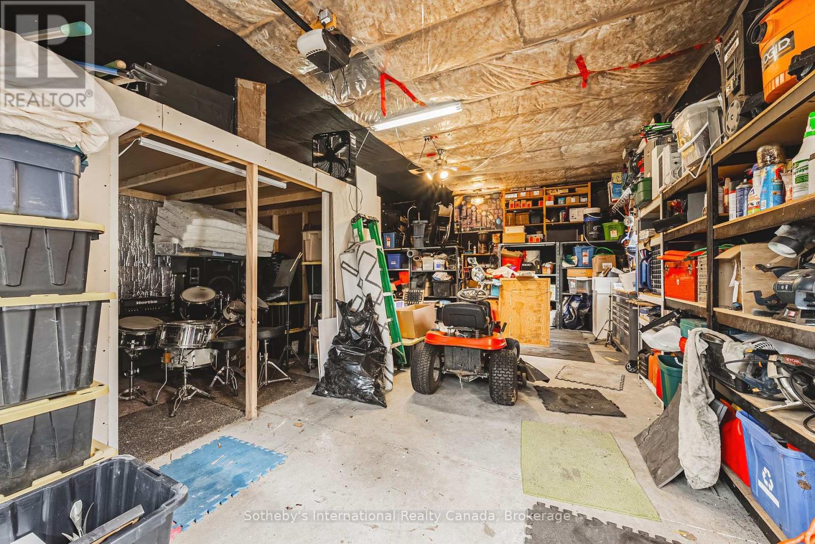 1680 Old Brock Street, Norfolk (Vittoria), ON - Indoor Photo Showing Garage
