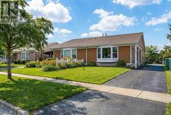 54 CAMBERLEY COURT Toronto, ON M1B 2S6