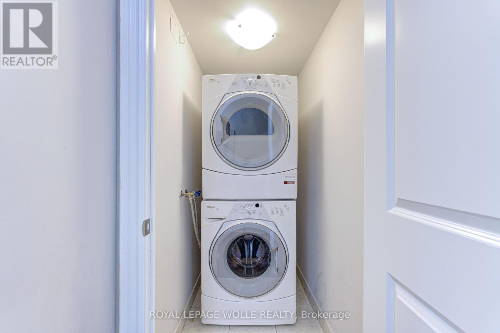2123 - 500 Doris Avenue, Toronto, ON - Indoor Photo Showing Laundry Room