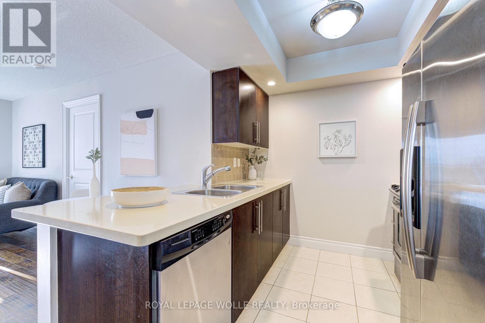 2123 - 500 Doris Avenue, Toronto, ON - Indoor Photo Showing Kitchen With Double Sink
