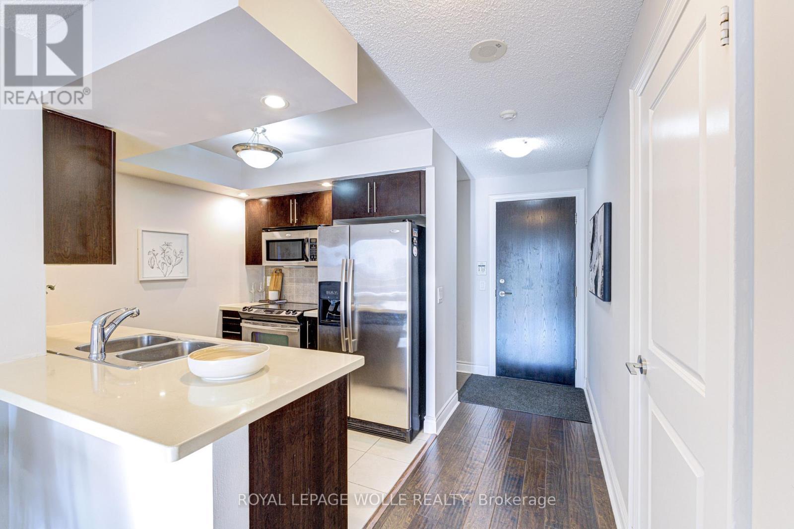2123 - 500 Doris Avenue, Toronto, ON - Indoor Photo Showing Kitchen With Double Sink