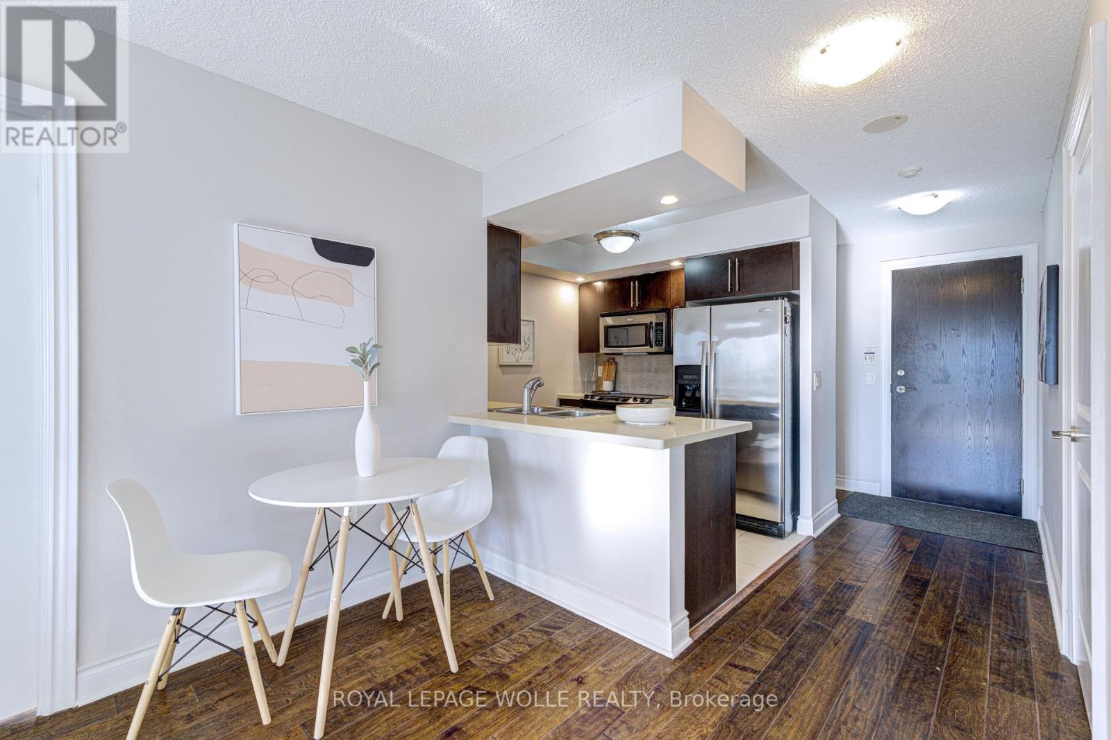 2123 - 500 Doris Avenue, Toronto, ON - Indoor