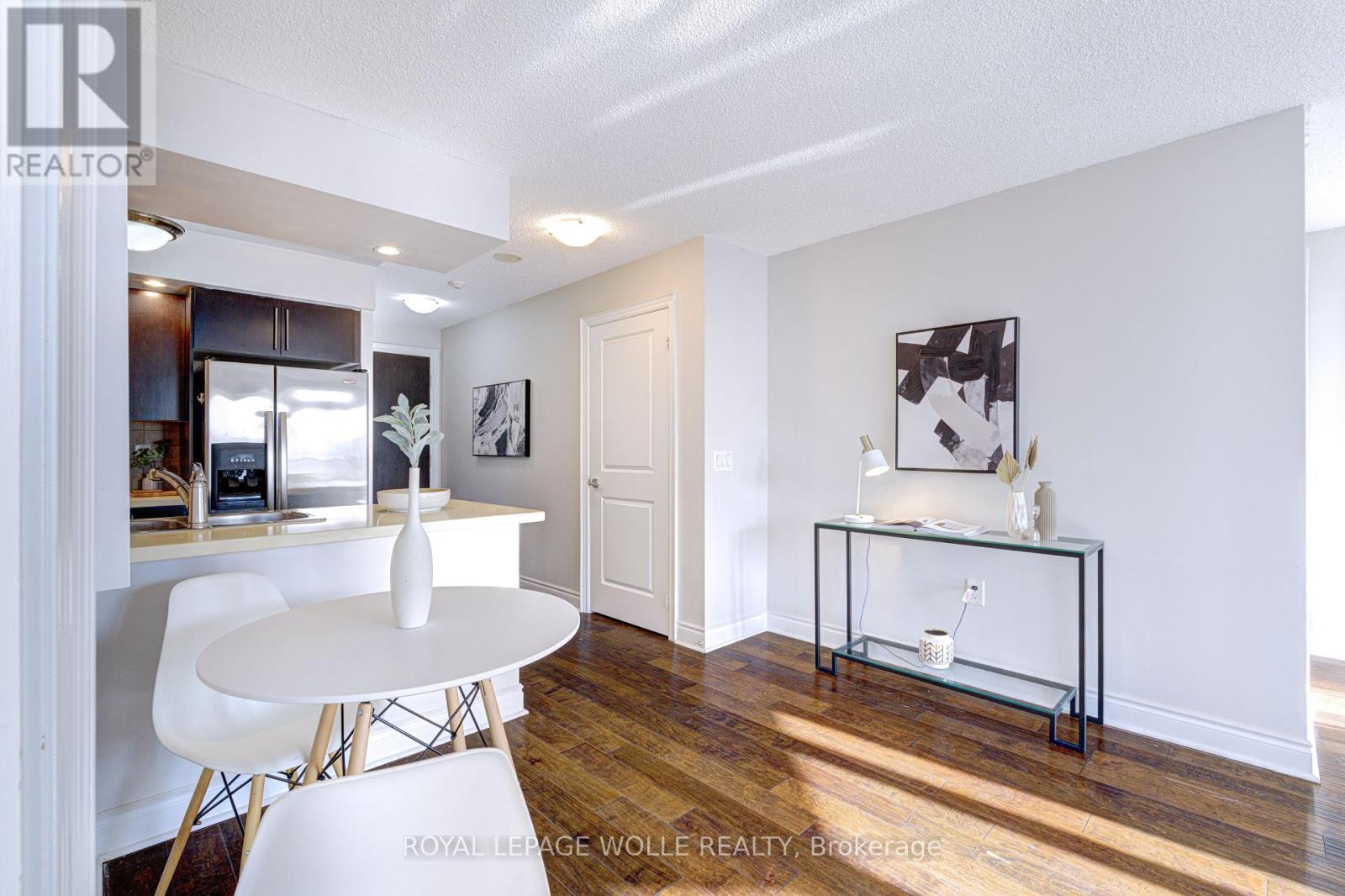 2123 - 500 Doris Avenue, Toronto, ON - Indoor