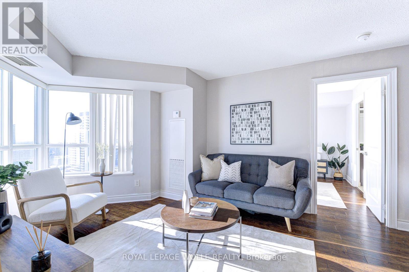 2123 - 500 Doris Avenue, Toronto, ON - Indoor Photo Showing Living Room
