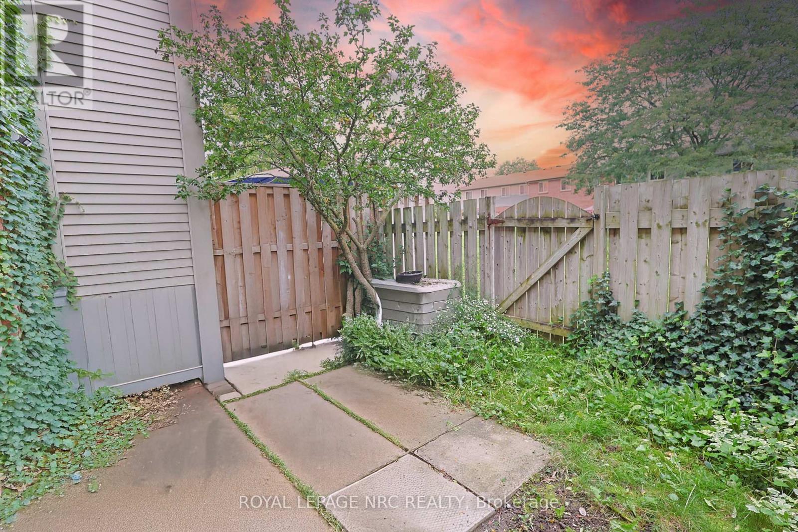 70 - 65 Dorchester Boulevard, St. Catharines (Carlton/Bunting), ON - Outdoor