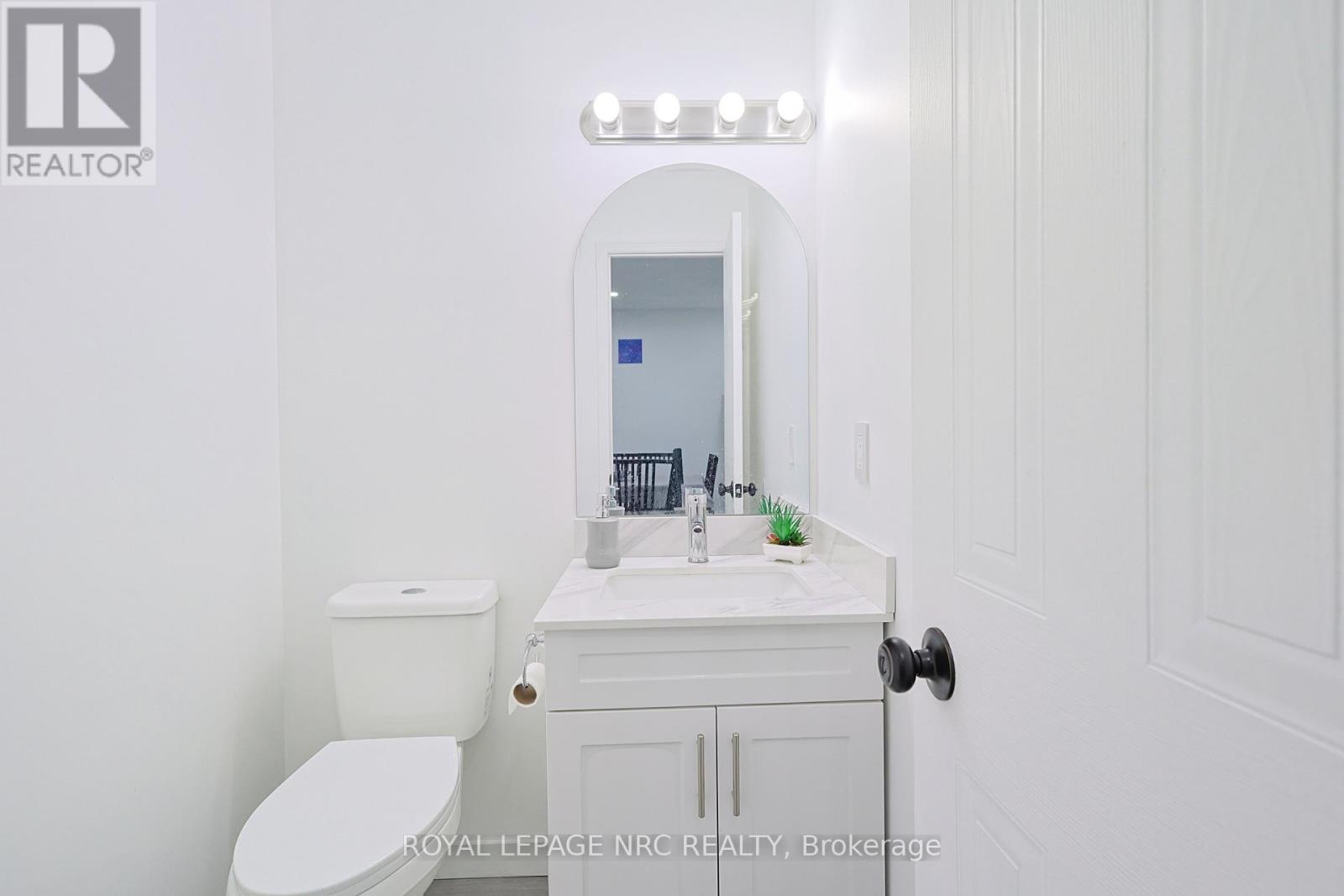 70 - 65 Dorchester Boulevard, St. Catharines (Carlton/Bunting), ON - Indoor Photo Showing Bathroom