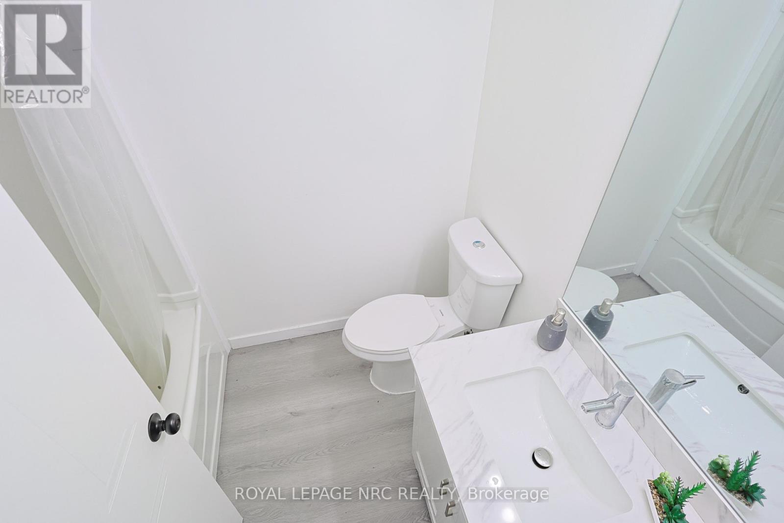 70 - 65 Dorchester Boulevard, St. Catharines (Carlton/Bunting), ON - Photo Showing Bathroom