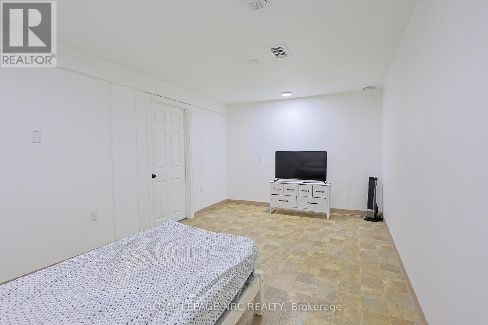 70 - 65 Dorchester Boulevard, St. Catharines (Carlton/Bunting), ON - Indoor