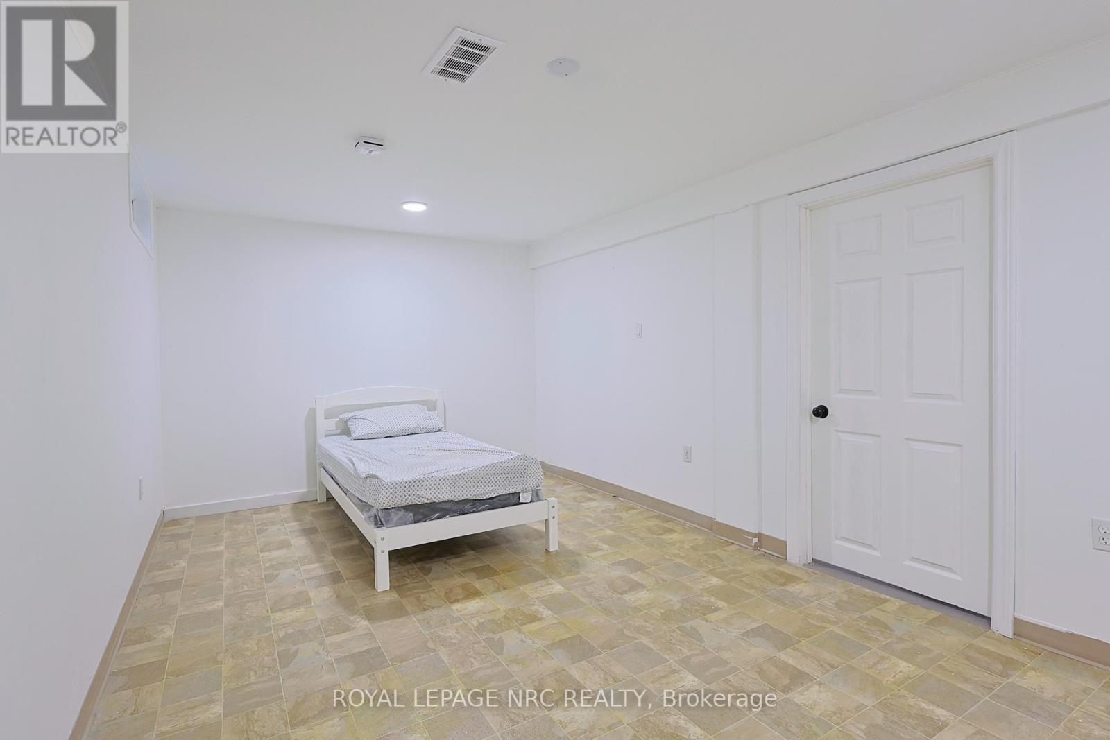 70 - 65 Dorchester Boulevard, St. Catharines (Carlton/Bunting), ON - Indoor