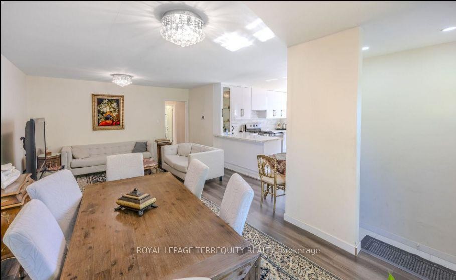 25 Bailey Crescent, Aurora, ON