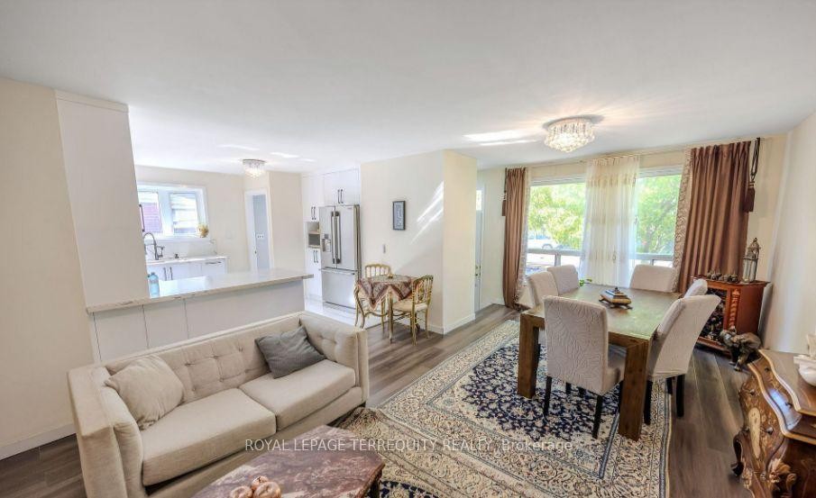 25 Bailey Crescent, Aurora, ON