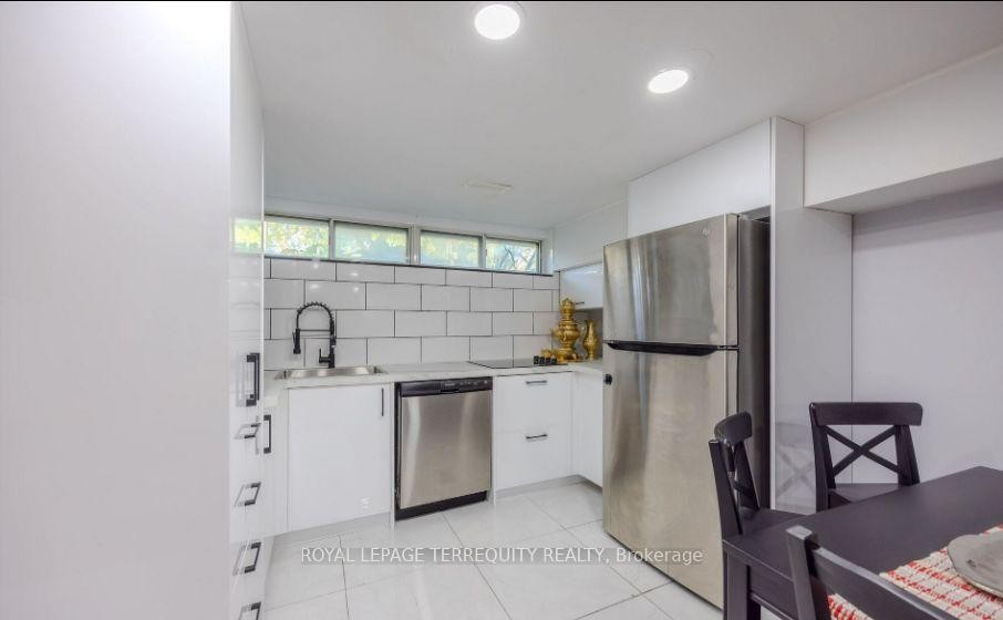 25 Bailey Crescent, Aurora, ON