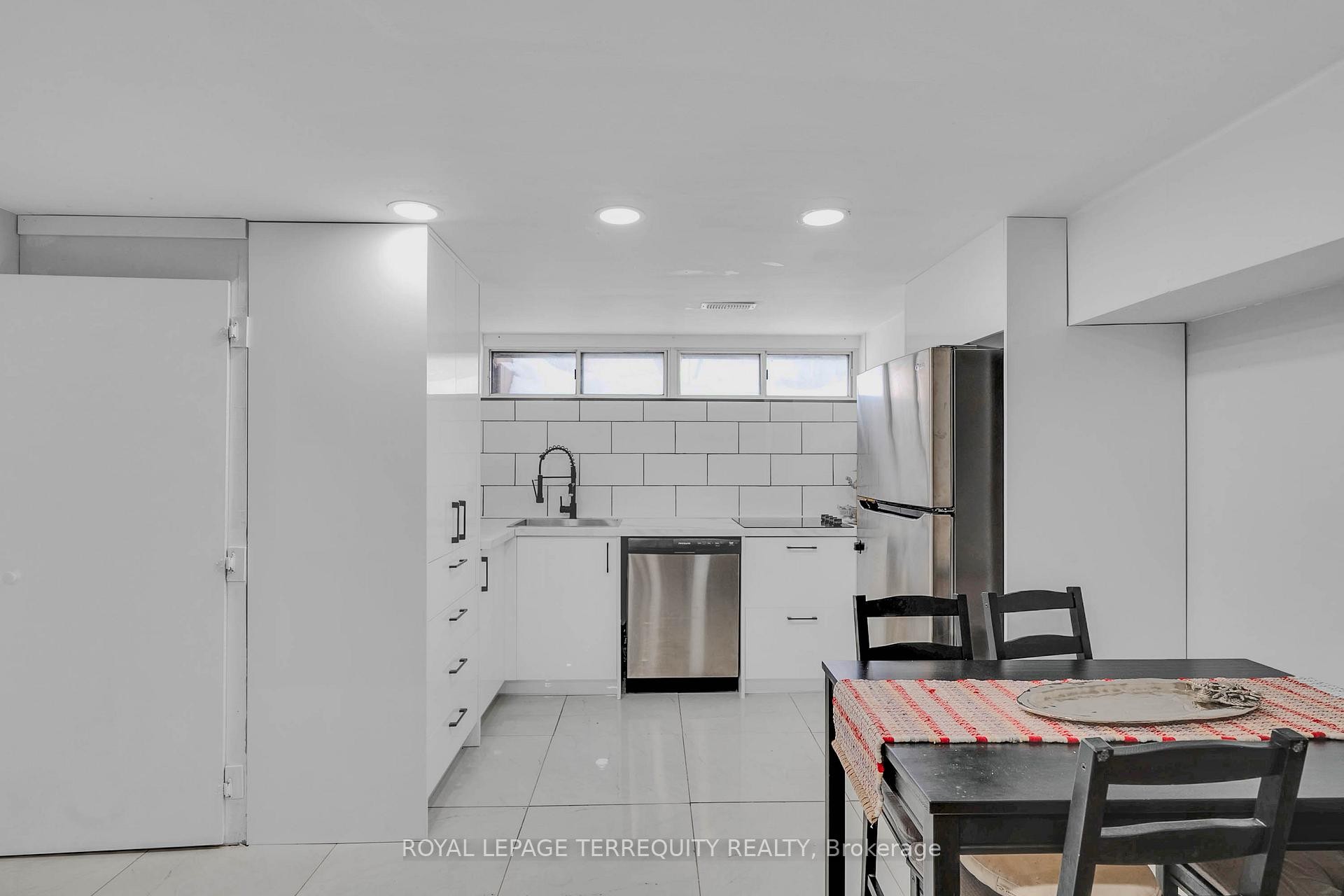 25 Bailey Crescent, Aurora, ON