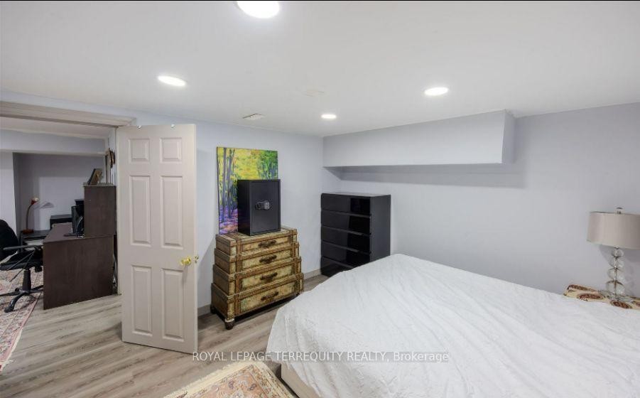 25 Bailey Crescent, Aurora, ON