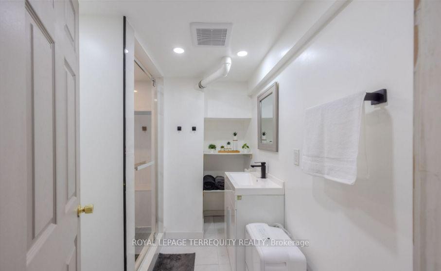 25 Bailey Crescent, Aurora, ON