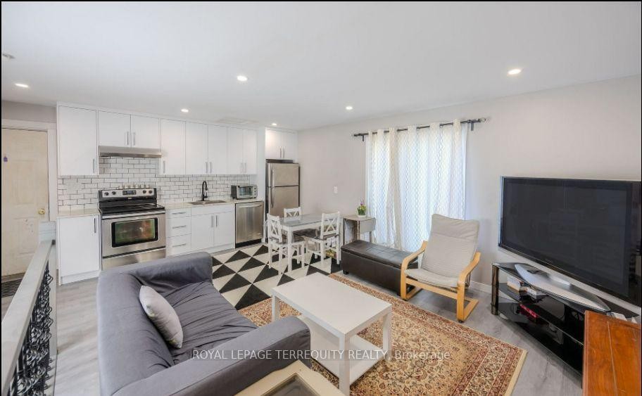 25 Bailey Crescent, Aurora, ON