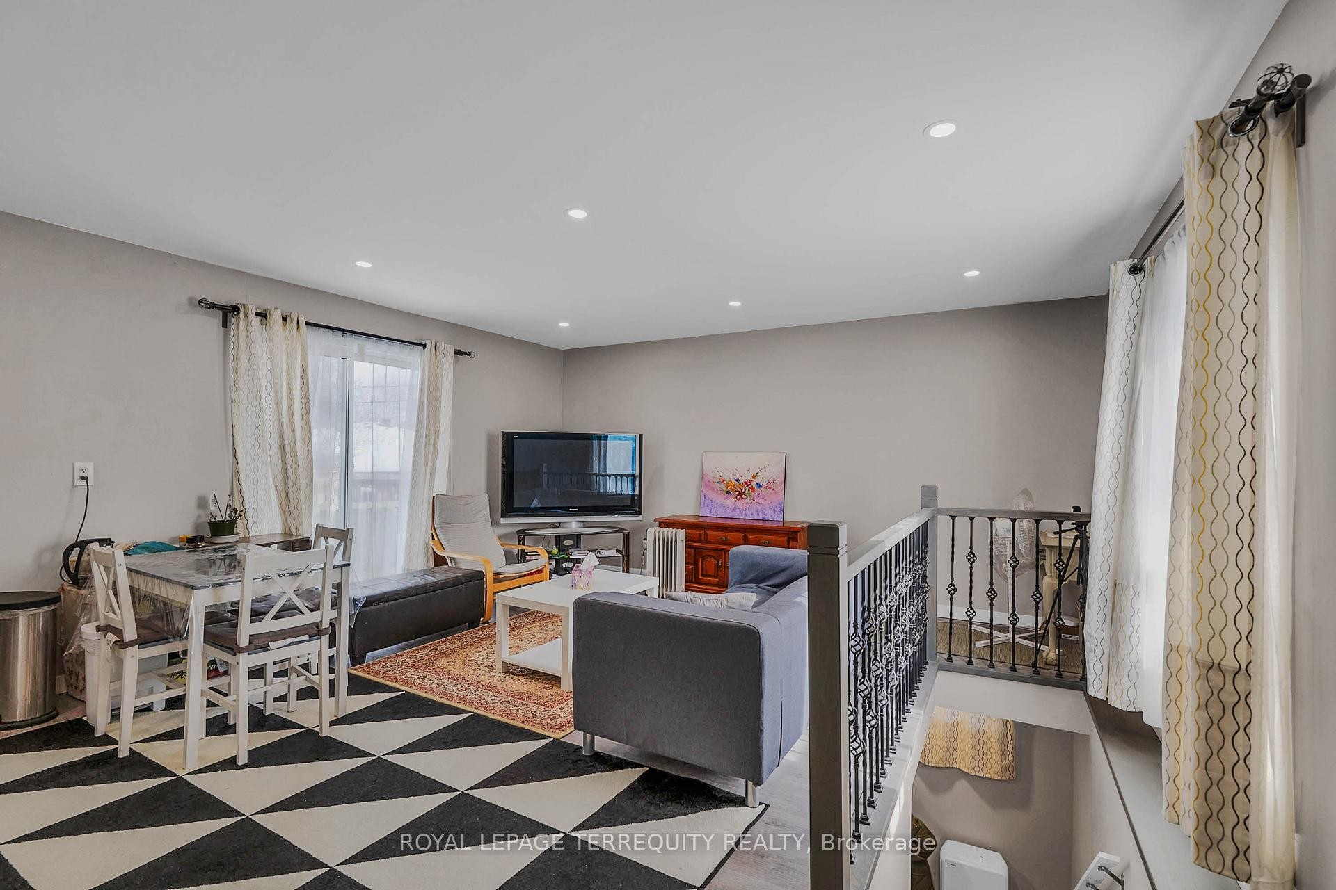 25 Bailey Crescent, Aurora, ON