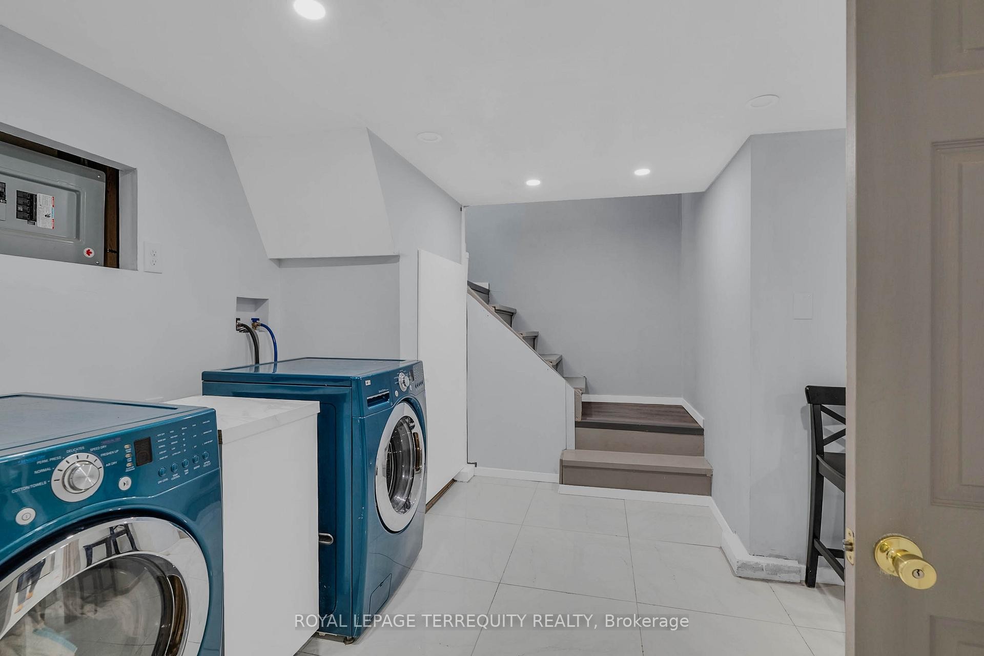 25 Bailey Crescent, Aurora, ON